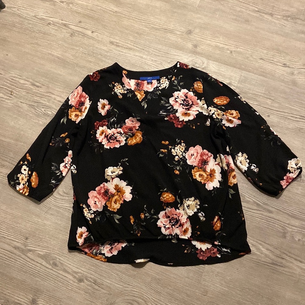 Brand Apt 9 
3/4 sleeve black floral slit sleeve